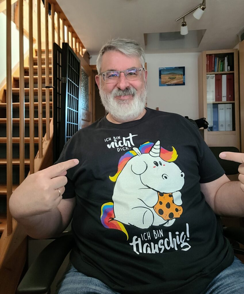 Picture of Franklin Gunkelmann (wearing a t-shirt with a round anime rainbow unicorn eating a cookie)